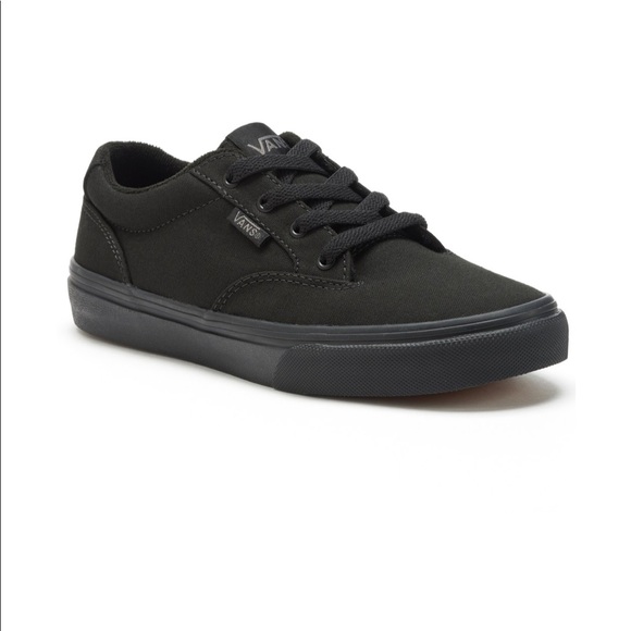 black skate shoes